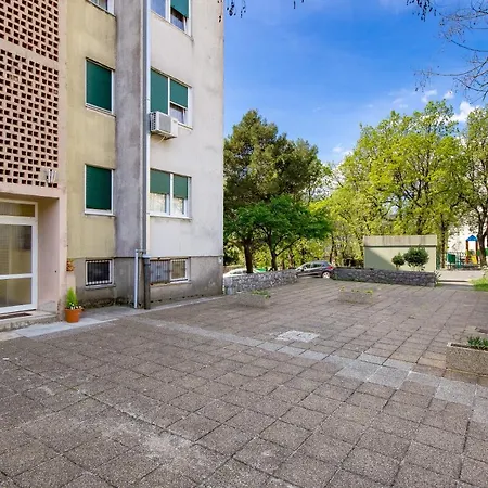 Daire Sunny Studio With Balcony Rijeka